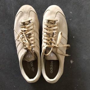 Khaite Adidas tennis shoe, color ecru, Size 7.5 US, never worn